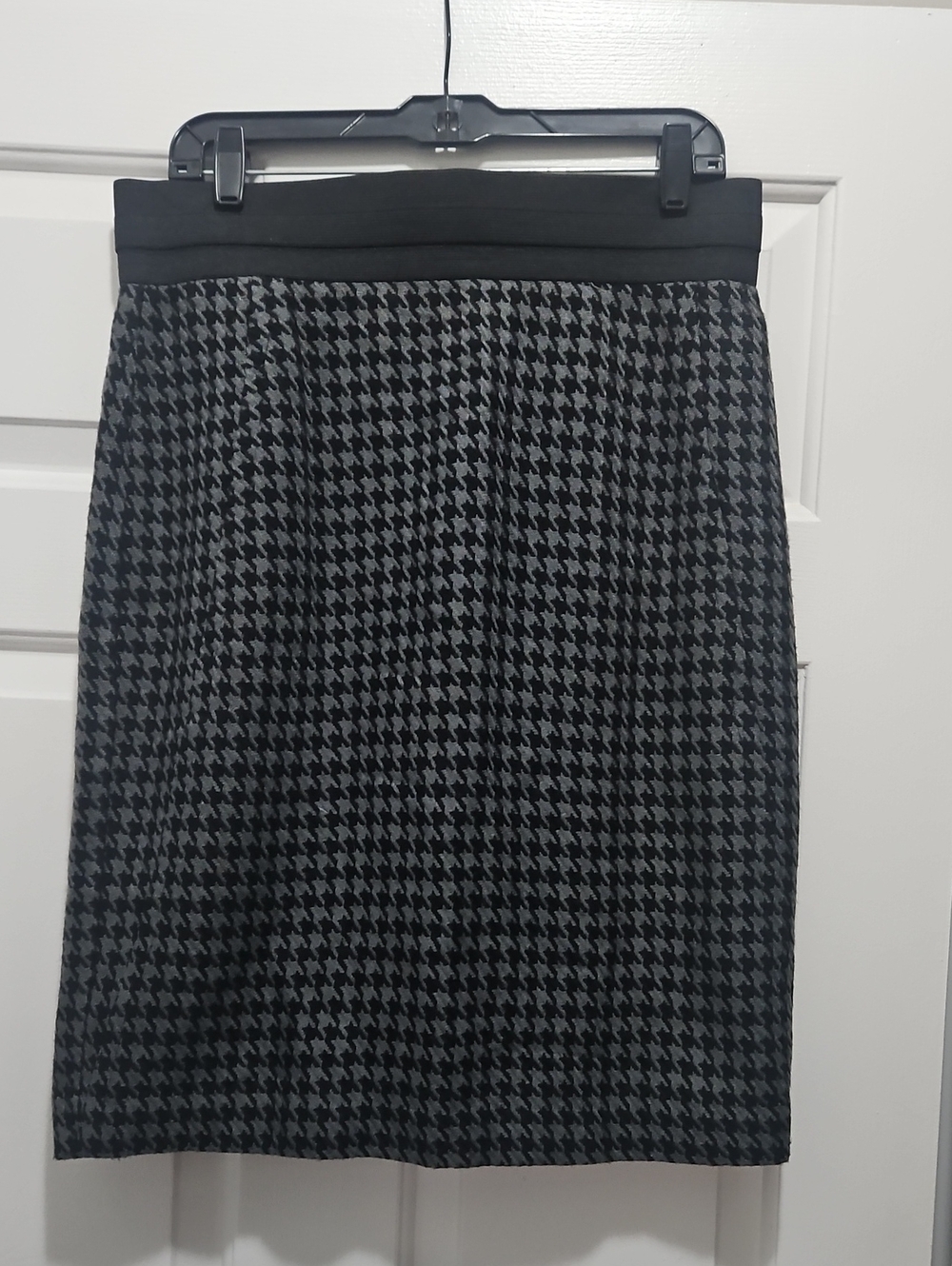 Worthington Black and Gray Houndstooth Pencil Skirt